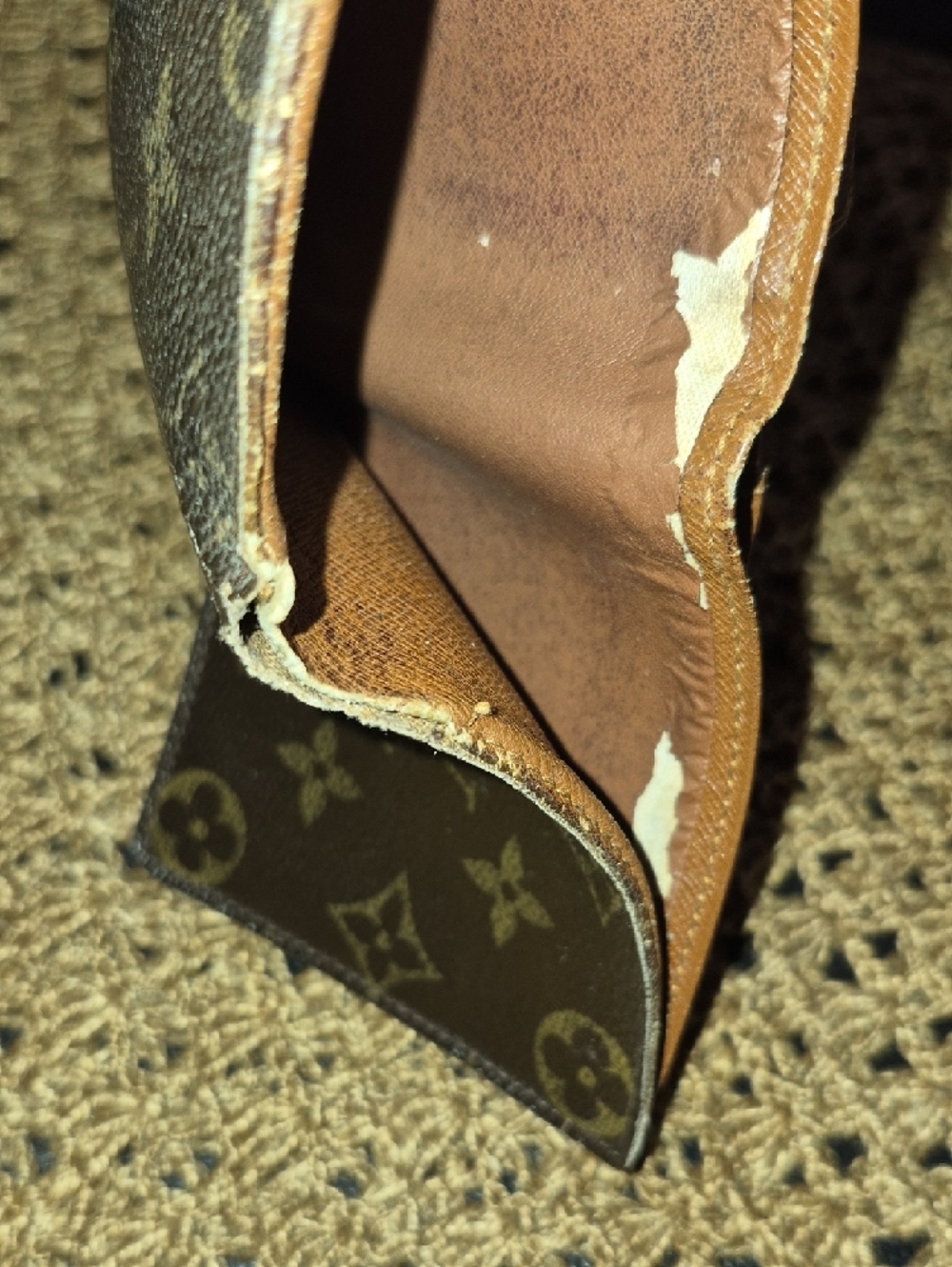 Louis Vuitton Monogram Canvas Bi-fold Wallet - Picture 4 of 8